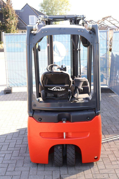 Linde E15-02 - Elektromos targonca: 5 kép. Linde E15-02 - Elektromos targonca: 5 kép.