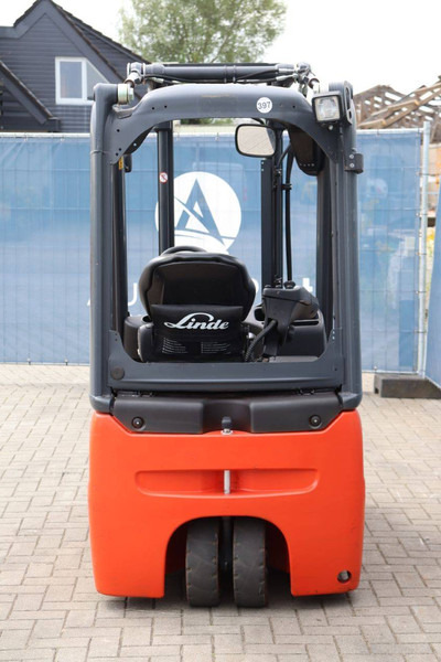 Linde E15-02 - Elektromos targonca: 5 kép. Linde E15-02 - Elektromos targonca: 5 kép.