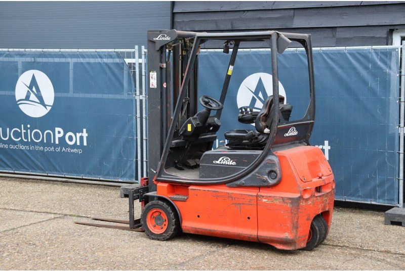 Linde E16-02 - Elektromos targonca: 3 kép. Linde E16-02 - Elektromos targonca: 3 kép.