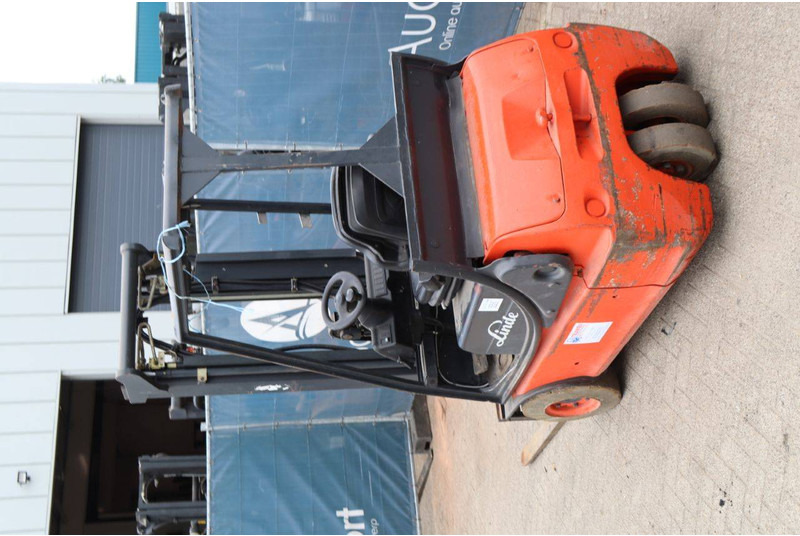 Linde E16C - Elektromos targonca: 5 kép. Linde E16C - Elektromos targonca: 5 kép.