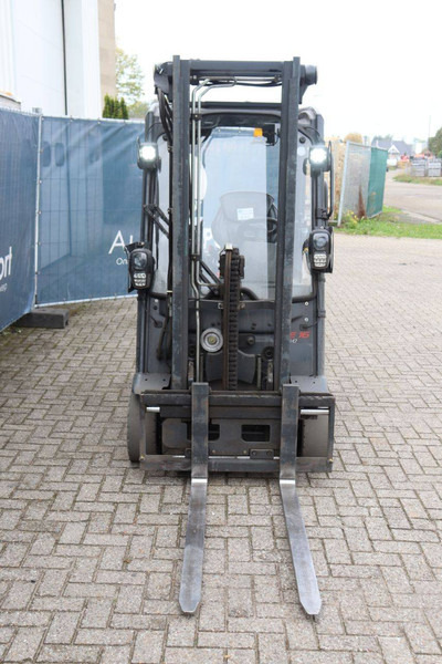 Elektromos targonca Linde E16P-02: 8 kép. Elektromos targonca Linde E16P-02: 8 kép.