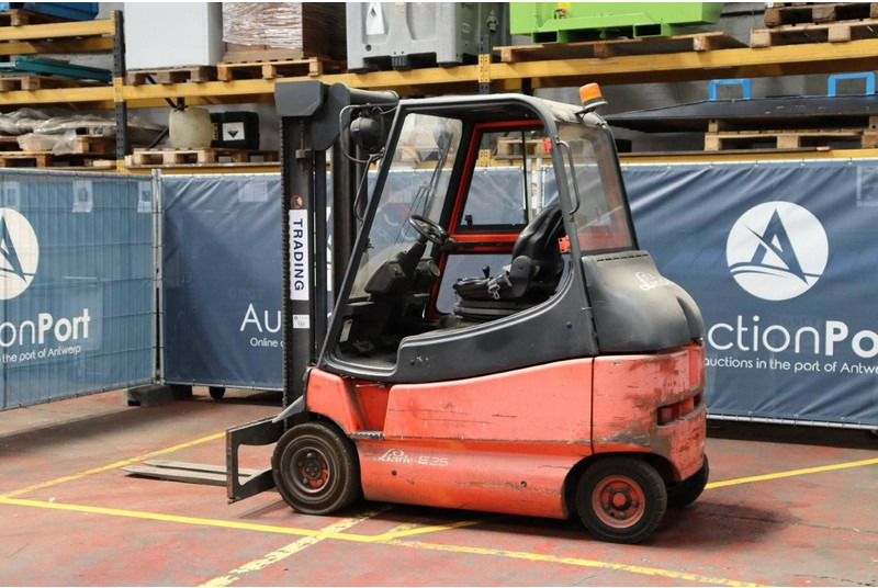 Linde E25-02 - Elektromos targonca: 3 kép. Linde E25-02 - Elektromos targonca: 3 kép.