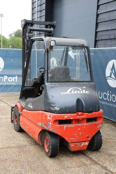 Linde E25-02 - Elektromos targonca: 4 kép. Linde E25-02 - Elektromos targonca: 4 kép.