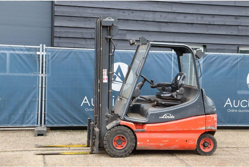 Linde E25-02 - Elektromos targonca: 1 kép. Linde E25-02 - Elektromos targonca: 1 kép.