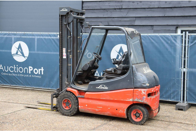 Linde E25-02 - Elektromos targonca: 3 kép. Linde E25-02 - Elektromos targonca: 3 kép.