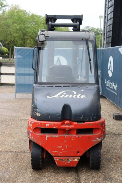 Linde E25-02 - Elektromos targonca: 5 kép. Linde E25-02 - Elektromos targonca: 5 kép.