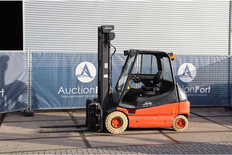 Linde E30-02 - Elektromos targonca: 1 kép. Linde E30-02 - Elektromos targonca: 1 kép.