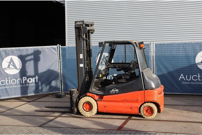 Linde E30-02 - Elektromos targonca: 3 kép. Linde E30-02 - Elektromos targonca: 3 kép.