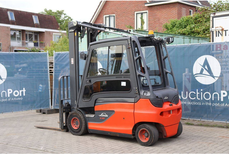 Linde E30L-01 - Elektromos targonca: 4 kép. Linde E30L-01 - Elektromos targonca: 4 kép.