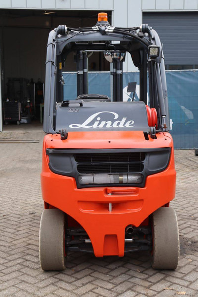 Linde H25T-02 - Gázüzemű targonca: 5 kép. Linde H25T-02 - Gázüzemű targonca: 5 kép.