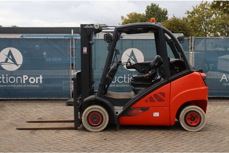 Linde H25T-02 - Gázüzemű targonca: 2 kép. Linde H25T-02 - Gázüzemű targonca: 2 kép.