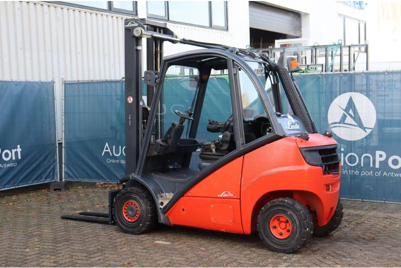 Linde H25T - Gázüzemű targonca: 3 kép. Linde H25T - Gázüzemű targonca: 3 kép.