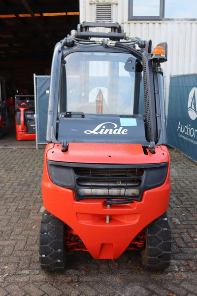 Linde H25T - Gázüzemű targonca: 5 kép. Linde H25T - Gázüzemű targonca: 5 kép.