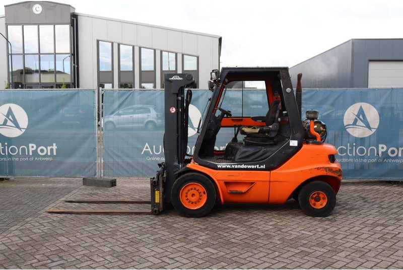 Linde H30T-03 - Gázüzemű targonca: 2 kép. Linde H30T-03 - Gázüzemű targonca: 2 kép.