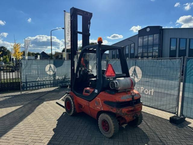 Linde H30T - Gázüzemű targonca: 2 kép. Linde H30T - Gázüzemű targonca: 2 kép.