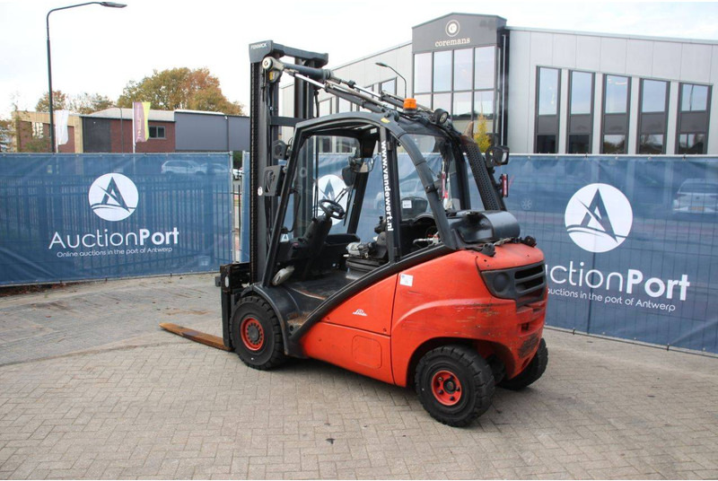 Linde H30T - Gázüzemű targonca: 3 kép. Linde H30T - Gázüzemű targonca: 3 kép.