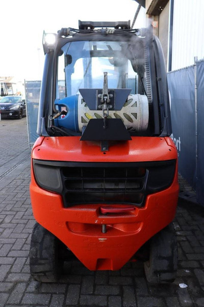 Linde H35T - Gázüzemű targonca: 4 kép. Linde H35T - Gázüzemű targonca: 4 kép.