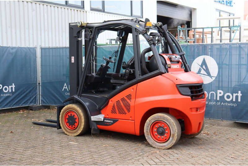 Linde H40T-02 - Gázüzemű targonca: 3 kép. Linde H40T-02 - Gázüzemű targonca: 3 kép.