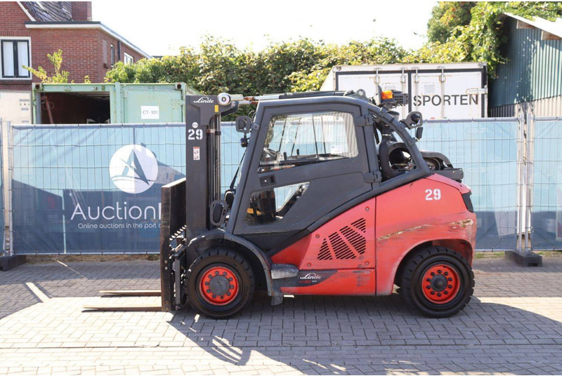Linde H50T - Gázüzemű targonca: 2 kép. Linde H50T - Gázüzemű targonca: 2 kép.