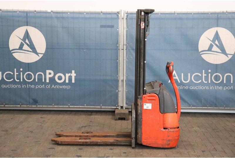 Linde L12 - Emelőtargoncá: 2 kép. Linde L12 - Emelőtargoncá: 2 kép.
