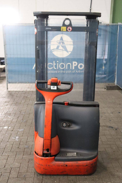 Linde L12 - Emelőtargoncá: 5 kép. Linde L12 - Emelőtargoncá: 5 kép.