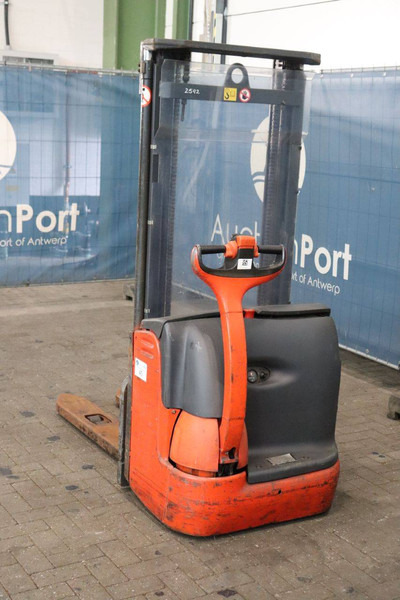 Linde L12 - Emelőtargoncá: 4 kép. Linde L12 - Emelőtargoncá: 4 kép.