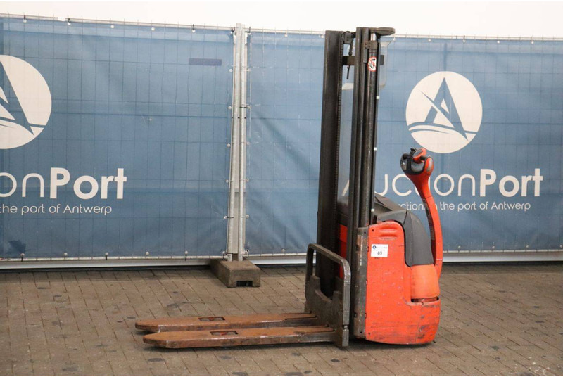 Linde L12 - Emelőtargoncá: 1 kép. Linde L12 - Emelőtargoncá: 1 kép.