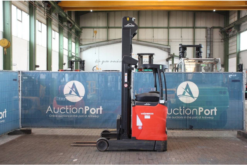 Linde R14-01 - Tolóoszlopos targoncá: 2 kép. Linde R14-01 - Tolóoszlopos targoncá: 2 kép.
