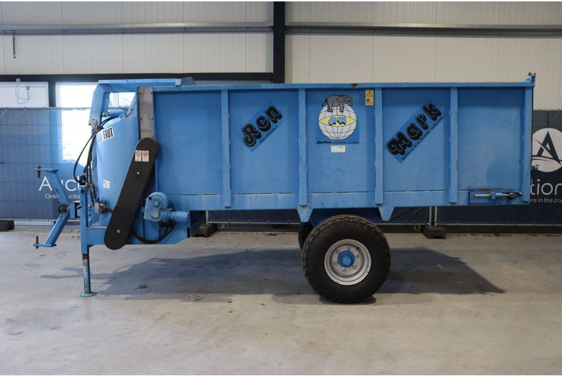 MARK R301 - Szervestrágyaszóró: 3 kép. MARK R301 - Szervestrágyaszóró: 3 kép.