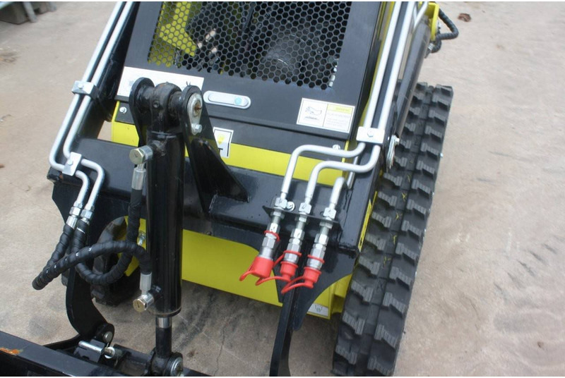 Machpro MPS330 - Lánctalpas homlokrakodó: 4 kép. Machpro MPS330 - Lánctalpas homlokrakodó: 4 kép.
