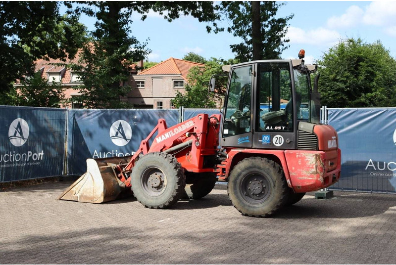Manitou AL 85 T - Gumikerekes homlokrakodó: 3 kép. Manitou AL 85 T - Gumikerekes homlokrakodó: 3 kép.