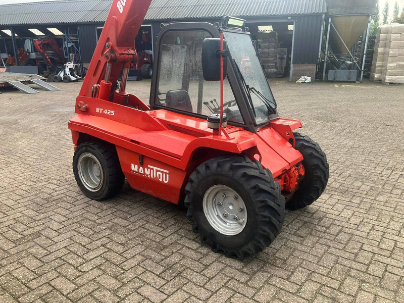 Manitou BT425 - Teleszkópos rakodó: 5 kép. Manitou BT425 - Teleszkópos rakodó: 5 kép.
