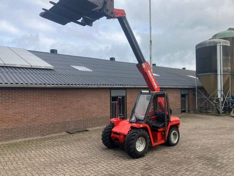 Manitou BT425 - Teleszkópos rakodó: 2 kép. Manitou BT425 - Teleszkópos rakodó: 2 kép.
