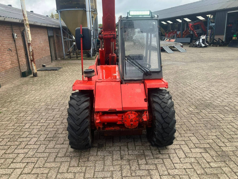 Manitou BT425 - Teleszkópos rakodó: 4 kép. Manitou BT425 - Teleszkópos rakodó: 4 kép.