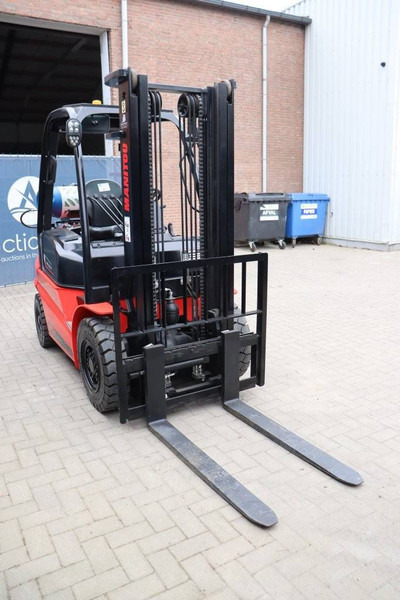 Új Gázüzemű targonca Manitou MI 25 G: 6 kép.