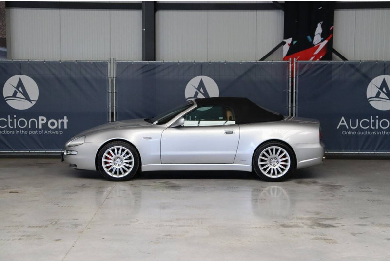 Maserati Spyder - Szedán: 2 kép. Maserati Spyder - Szedán: 2 kép.