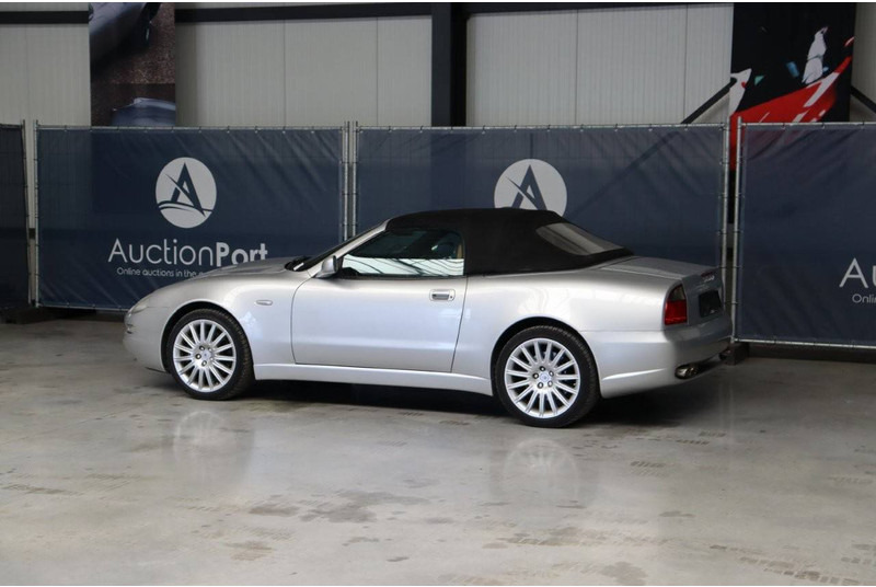 Maserati Spyder - Szedán: 2 kép. Maserati Spyder - Szedán: 2 kép.