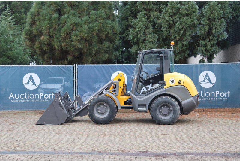 Mecalac AX850 - Gumikerekes homlokrakodó: 2 kép. Mecalac AX850 - Gumikerekes homlokrakodó: 2 kép.