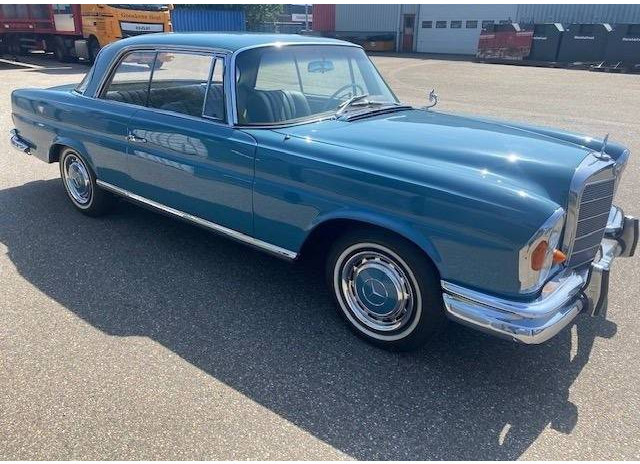 Mercedes-Benz 220 SE coupe Automatic - Szedán: 4 kép. Mercedes-Benz 220 SE coupe Automatic - Szedán: 4 kép.