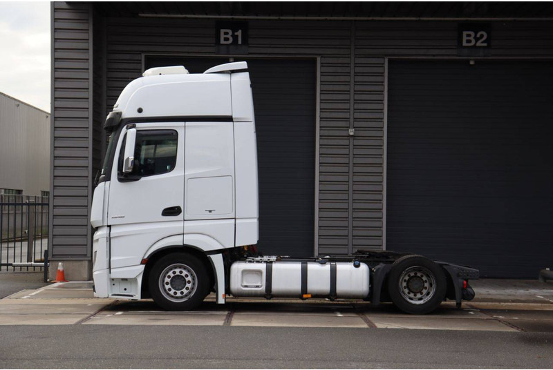 Mercedes-Benz ACTROS - Alvaz teherautó: 2 kép. Mercedes-Benz ACTROS - Alvaz teherautó: 2 kép.