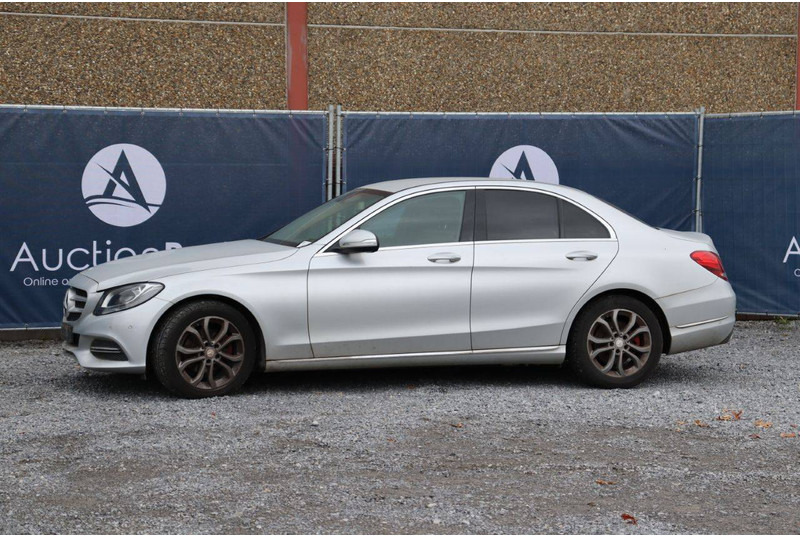 Mercedes-Benz C-Klasse 200 - Szedán: 1 kép. Mercedes-Benz C-Klasse 200 - Szedán: 1 kép.