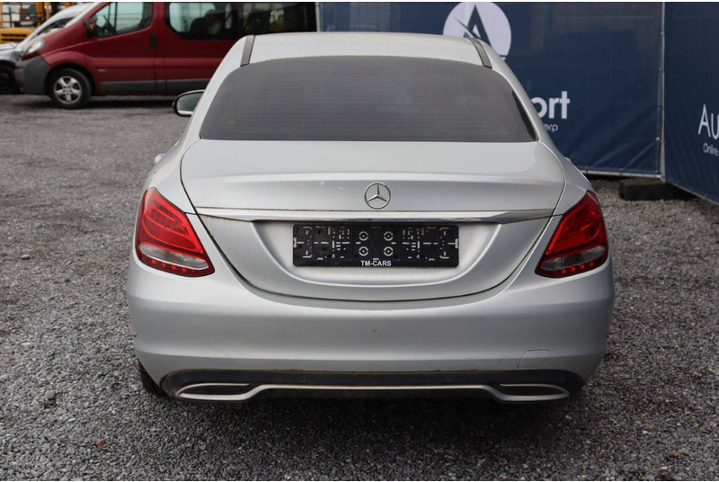 Mercedes-Benz C-Klasse 200 - Szedán: 5 kép. Mercedes-Benz C-Klasse 200 - Szedán: 5 kép.
