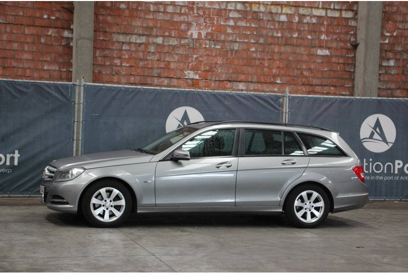 Mercedes-Benz C-Klasse 220 CDI - Autó: 1 kép. Mercedes-Benz C-Klasse 220 CDI - Autó: 1 kép.