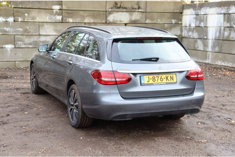 Mercedes-Benz C-Klasse C220d - Szedán: 4 kép. Mercedes-Benz C-Klasse C220d - Szedán: 4 kép.