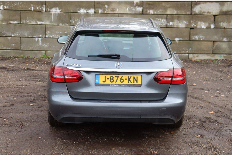 Mercedes-Benz C-Klasse C220d - Szedán: 5 kép. Mercedes-Benz C-Klasse C220d - Szedán: 5 kép.