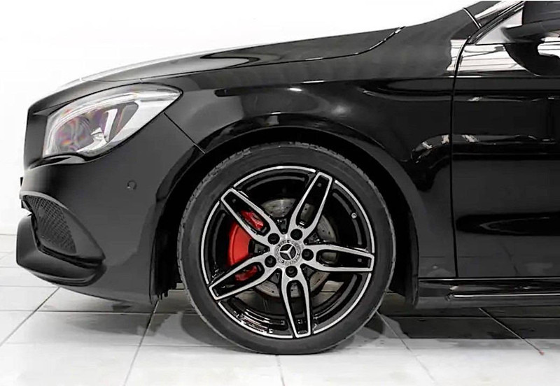 Mercedes-Benz CLA-Klasse (C117 - update) 180 Automatic - Szedán: 5 kép. Mercedes-Benz CLA-Klasse (C117 - update) 180 Automatic - Szedán: 5 kép.