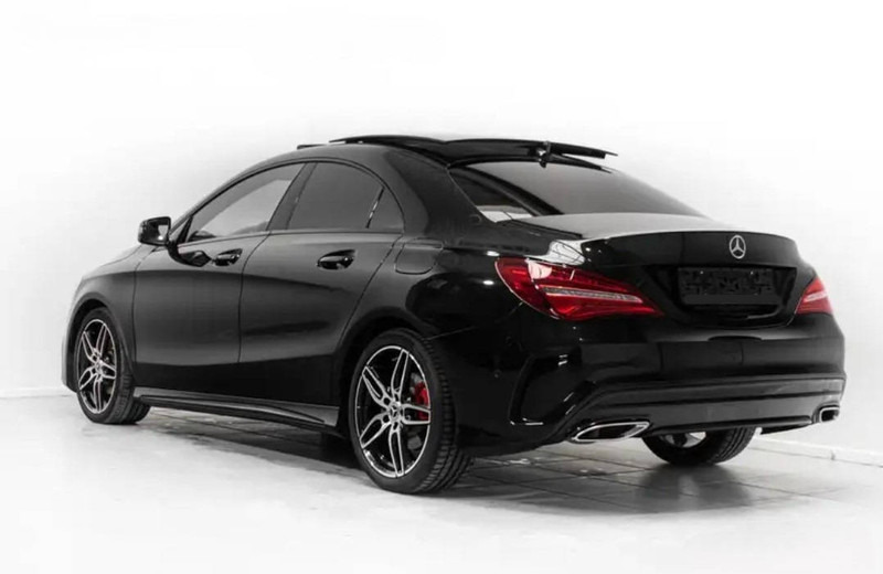 Mercedes-Benz CLA-Klasse (C117 - update) 180 Automatic - Szedán: 2 kép. Mercedes-Benz CLA-Klasse (C117 - update) 180 Automatic - Szedán: 2 kép.