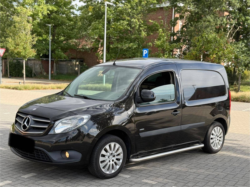 Mercedes-Benz Citan 111 CDI - Szedán: 1 kép. Mercedes-Benz Citan 111 CDI - Szedán: 1 kép.