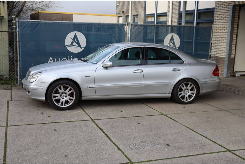 Mercedes-Benz E-Klasse 200 CDI - Szedán: 1 kép. Mercedes-Benz E-Klasse 200 CDI - Szedán: 1 kép.