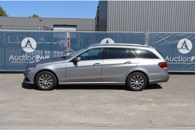 Mercedes-Benz E-Klasse 200 CDI - Autó: 2 kép. Mercedes-Benz E-Klasse 200 CDI - Autó: 2 kép.